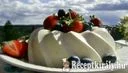 Joghurtos vaníliás-rózsavizes panna cotta – 4. kép