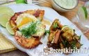 Omlós csirkemell szelet tükörtojással és kaporszósszal - paleo – 1. kép