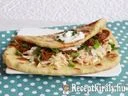 Pulled pork naan szendvics, amerikai káposztasalátával – 4. kép
