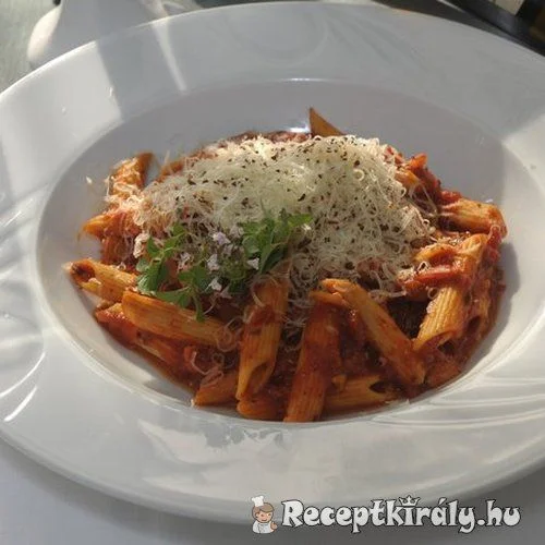 Paradicsomos penne