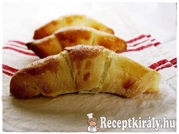 Póréval töltött kifli
