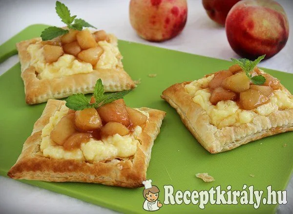 Pudingos-leveles párna őszibarackkal recept