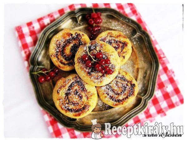 Ribizlis-diós csiga recept