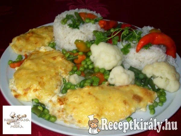 Sajtos, tejfölös csirkemell zöldségekkel, rizzsel recept