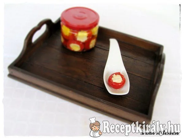 Sajttal és fokhagymával töltött cseresznyepaprika recept
