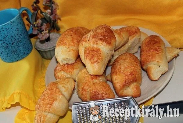 Sajtos töltelékű puha kifli