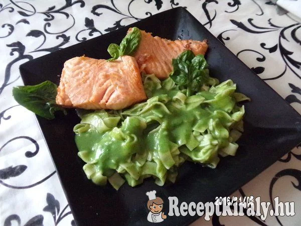 Sült lazac spenótos metélttel recept