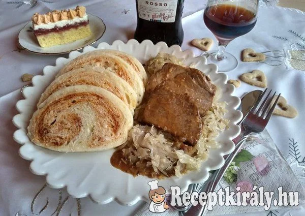 Sült serpenyős sertéstarja knédlivel