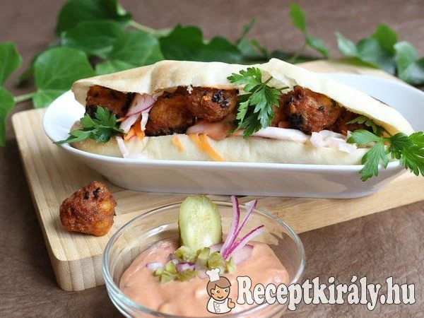 Szezámos fasírtgolyók pitában recept