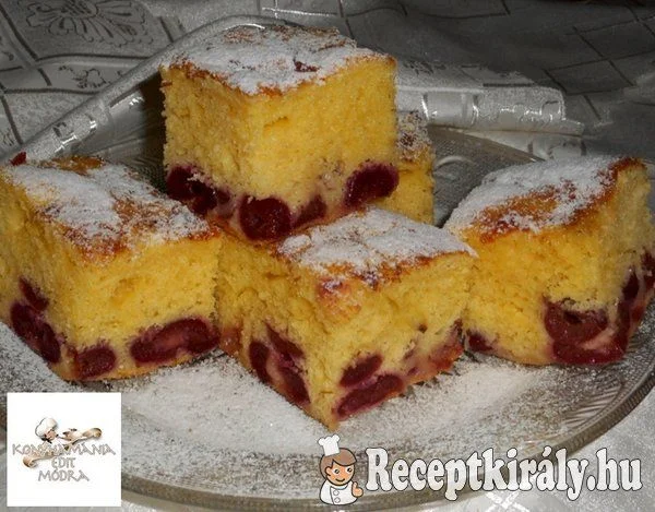 Tejfölös-cseresznyés piskóta recept