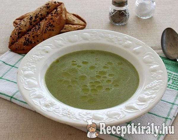 Tejfölös medvehagymaleves recept