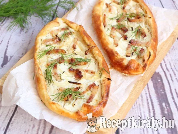 Tejfölös szalonnás galette csónak recept