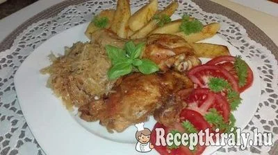 Csirkecomb krumpli és savanyú káposzta ágyon sütve
