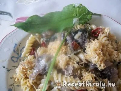 Fusilli fehérboros tejszínes gombával füstölt sajttal – 2. kép