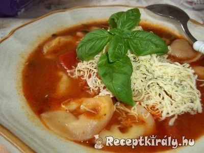 Peperonata levesesen gombás tortellinivel