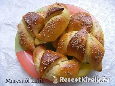 Sonkás sajtos kifli – 1. kép