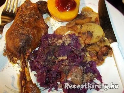 Sült kacsacomb vörösborban párolt almás káposztával – 3. kép