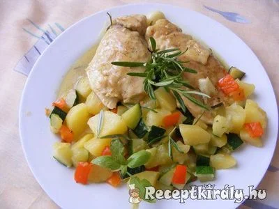 Zöldséges csirkemell bormártásban – 1. kép