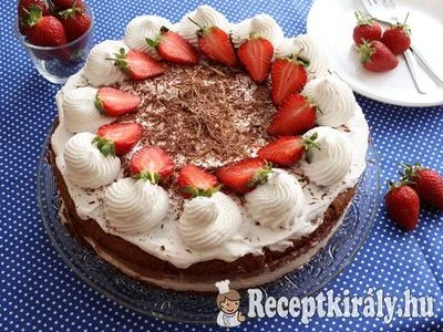 Csokoládékrémes tejszínes epertorta – 2. kép
