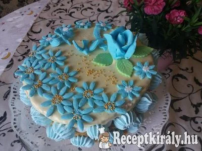 Gesztenye torta kék virággal – 1. kép