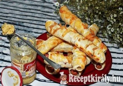 Vajas tésztába tekert virsli