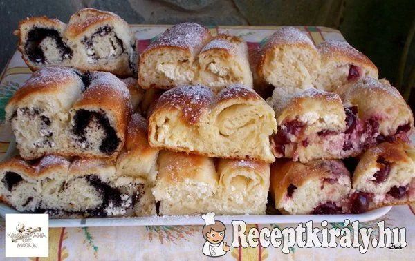 Túrós, mákos, meggyes kelt rétes recept