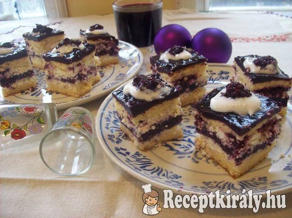 Vörösboros fekete szedres sütemény