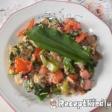 Medvehagymás virslisaláta zöldségekkel