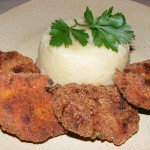 Fűszeres húspogácsák hagymás krumplival 2