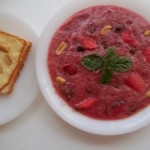 Vörösboros mazsolás görögdinnye leves füstölt sajtos pirított mogyorós toasttal 3