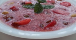 Vörösboros mazsolás görögdinnye leves füstölt sajtos pirított mogyorós toasttal
