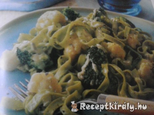 Spenótos tészta brokkolival karfiollal és kék sajttal