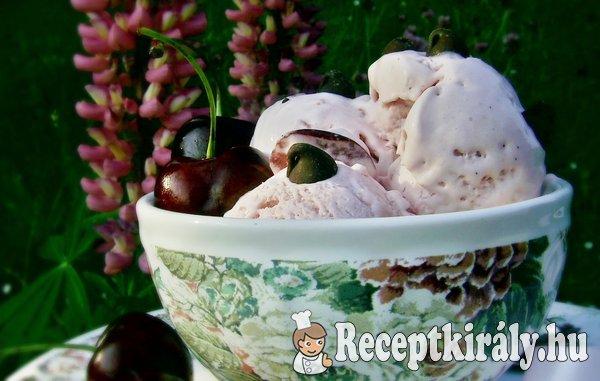 Tejfölös kardamomos cseresznye fagylalt