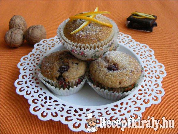 Diós-narancsos muffin, csoki darabokkal